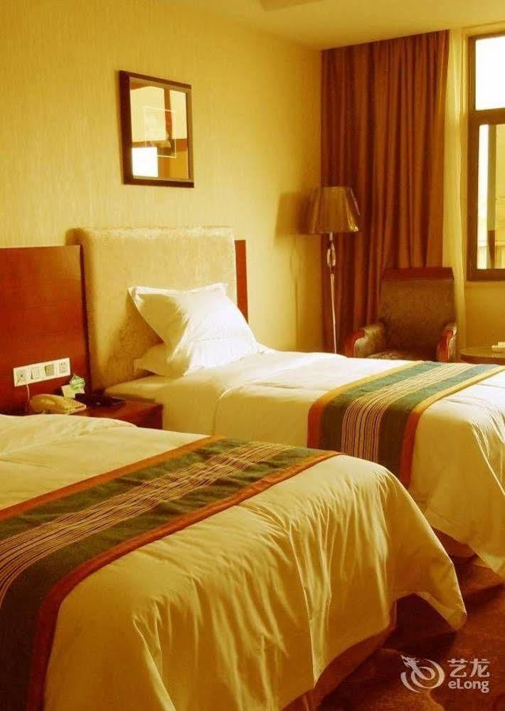 Mingcheng Times Hotel Чэнду Экстерьер фото
